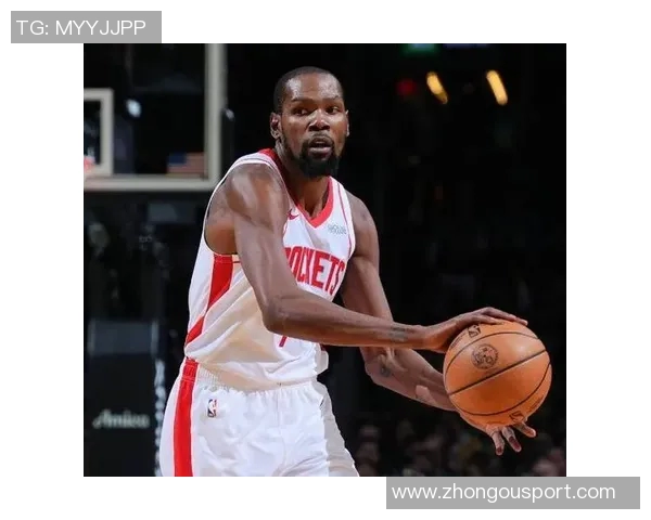 亨特分析莫布里与亚当斯的进攻风格差异及其对球队的影响